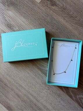 J bloom Silver Disc Station Necklace - Silver NWOT